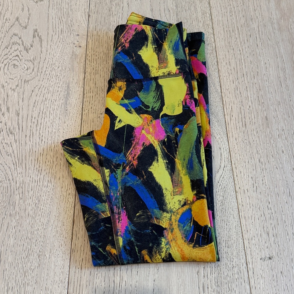 Lululemon Invigorated High-Rise 25” Cropped Tight in Size 4